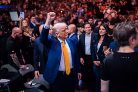 Ông Trump muốn đưa sản xuất chip, điện thoại và laptop về Mỹ