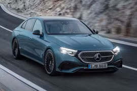 Xe sang Mercedes E-class thế hệ mới sắp ra mắt khách Việt