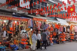 Phố Hàng Mã vào mùa Halloween