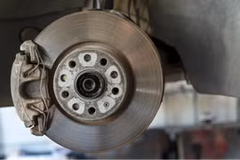 Cách nhận biết đĩa phanh xe bị cong vênh