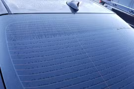 Bộ sấy kính sau xe hiện đại hơn bạn tưởng