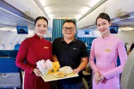 Vietnam Airlines đón hành khách thứ 350 triệu sau 30 năm thành lập