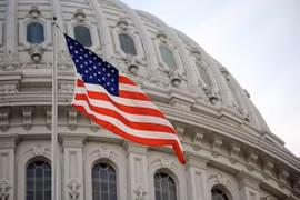 Kinh tế Hoa Kỳ sẽ mất 8% GDP nếu ông Trump trục xuất người nhập cư bất hợp pháp