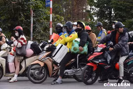 Chở hành lý, đồ đạc cồng kềnh gây mất an toàn giao thông có thể bị xử phạt