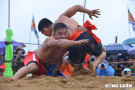 Đón xuân mới, về làng Sình xứ Huế xem hội vật đầu năm