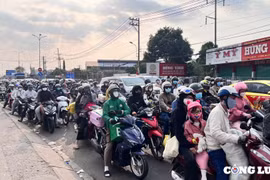 Người dân quay trở lại TP HCM sau kỳ nghỉ Tết Nguyên đán Ất Tỵ