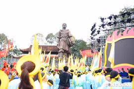 Hàng nghìn người dân và du khách thập phương tới thưởng ngoạn Lễ hội Gò Đống Đa 2025