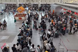 Sân bay Tân Sơn Nhất đón lượng khách kỷ lục trong ngày mùng 5 Tết