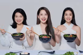 Quán phở của Chi Pu vươn lên dẫn đầu bảng xếp hạng ẩm thực Việt tại Thượng Hải