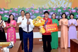 Bất ngờ mức thưởng 'khủng' cho học sinh giỏi quốc gia, quốc tế tại nhiều địa phương
