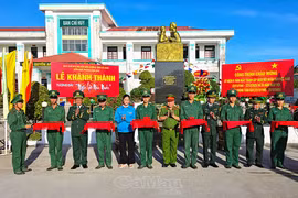 Khánh thành tượng đài 'Bác Hồ với chiến sĩ Biên phòng'