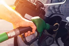 ‏Giá xăng bắt đầu giảm mạnh tạo cú hích lớn cho ngành ô tô ‏