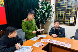 Bắt đối tượng nhập cảnh vào Việt Nam để lưu hành tiền giả