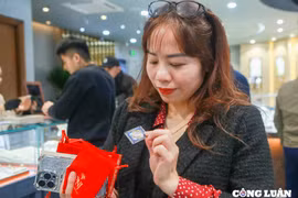 Giá vàng tăng vọt lên trên 100 triệu đồng/lượng