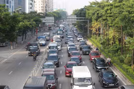 Hà Nội: Đường Võ Chí Công thông thoáng ngày đầu phân làn ôtô, xe máy