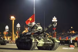 Uy lực đội hình xe pháo, khí tài hiện đại trong đêm tổng hợp luyện A80