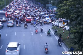 Từ ngày 15/1, phương tiện lưu thông một chiều trên đường gom Đại lộ Thăng Long