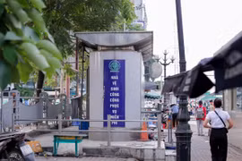Nhà vệ sinh công cộng ở Hà Nội bị chiếm dụng, tồn tại như không