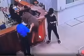 Nghệ An: Làm rõ vụ việc nhân viên y tế bị hành hung ngay tại Khoa cấp cứu