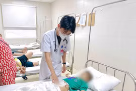 Phẫu thuật tạo hình lỗ tiểu thành công cho bệnh nhi 3 tuổi