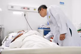 Nuốt nhầm mảnh xương, bệnh nhân bị thủng đại tràng, áp xe gan