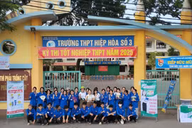 Sĩ tử cả nước hoàn thành môn tự chọn: Đề thi đa dạng, kỳ vọng phân hóa năng lực