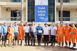Đoàn công tác EVN và EVNNPC sẻ chia, động viên PC Thái Nguyên nỗ lực khắc phục hậu quả mưa lũ