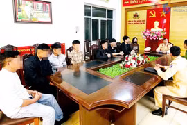 Án phạt nghiêm khắc cho nhóm thanh thiếu niên bốc đầu xe máy livestream