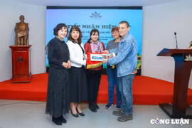 Bảo tàng Báo chí Việt Nam tiếp nhận hiện vật quý từ gia đình ông Jean-Marie Jacquemin (Pháp)
