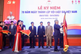 Hội Luật gia Việt Nam đón nhận Huân chương Lao động hạng Nhất