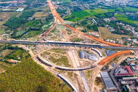 Nỗ lực thi công 2 tuyến đường kết nối cảng hàng không quốc tế Long Thành