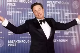 Elon Musk trở thành người đầu tiên sở hữu khối tài sản 800 tỷ USD