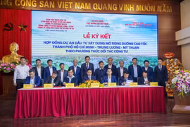 Ký hợp đồng dự án mở rộng cao tốc TP. HCM - Trung Lương - Mỹ Thuận