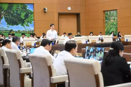 Lãnh đạo Báo Quân đội nhân dân thăm nhà báo lão thành Hà Đăng
