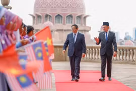 Thủ tướng Anwar Ibrahim chủ trì lễ đón Thủ tướng Phạm Minh Chính thăm chính thức Malaysia