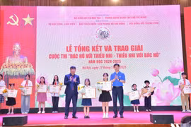 Trao giải cuộc thi "Bác Hồ với thiếu nhi - Thiếu nhi với Bác Hồ"