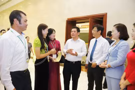 Nông dân 'khóc ròng' vì phí sàn thương mại điện tử cao, vận chuyển đắt gấp đôi giá nông sản
