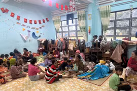 Gia Lai: Xã huy động lực lượng kịp thời sơ tán, nấu ăn cho hàng nghìn người dân chạy lũ