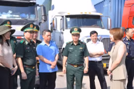 Cửa khẩu tại Lạng Sơn: Hơn 2.000 xe xuất nhập khẩu trong một ngày