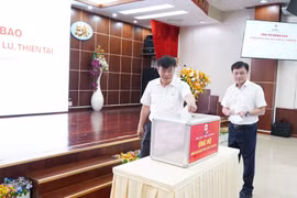 EVNSPC đóng góp gần 10 tỷ đồng ủng hộ đồng bào khắc phục hậu quả bão lũ và nhân dân Cu Ba