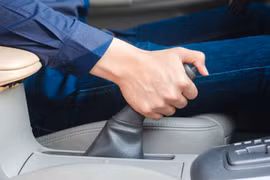 Vì sao xe mới đồng loạt bỏ phanh tay cơ khí