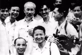 Tư tưởng Hồ Chí Minh về báo chí tham gia xây dựng, phát triển và bảo vệ nền tảng tư tưởng của Đảng