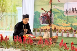 Đồng bào Cống rộn ràng vui Tết Hoa mào gà