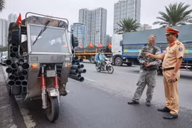 Nhiều xe ba, bốn bánh tự chế bị xử lý tại Hà Nội