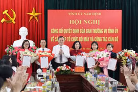 Công bố Quyết định về sáp nhập Đài Phát thanh và Truyền hình Nam Định vào Báo Nam Định