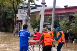 Hỗ trợ, đảm bảo quyền lợi của người tham gia bảo hiểm y tế bị ảnh hưởng do mưa bão, lũ lụt