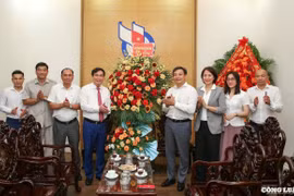 Lãnh đạo Ban Tuyên giáo và Dân vận Trung ương thăm, chúc mừng Hội Nhà báo Việt Nam