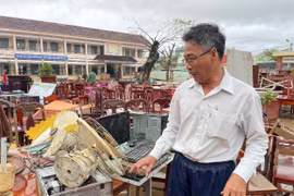 Gia Lai: Nhiều trường học bị ngập sâu trong nước và bùn đất, thiết bị dạy học bị hư hỏng
