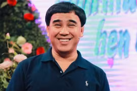 Quyền Linh livestream bác bỏ tin giả 'bị bắt'