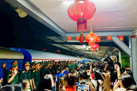 Những cảm xúc nghẹn ngào trong lễ chia tay các khối diễu binh trở về đơn vị sau Đại lễ A80